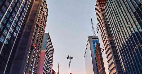 AI绘画一家三口变出9个人（AI绘画美女用哪个软件）