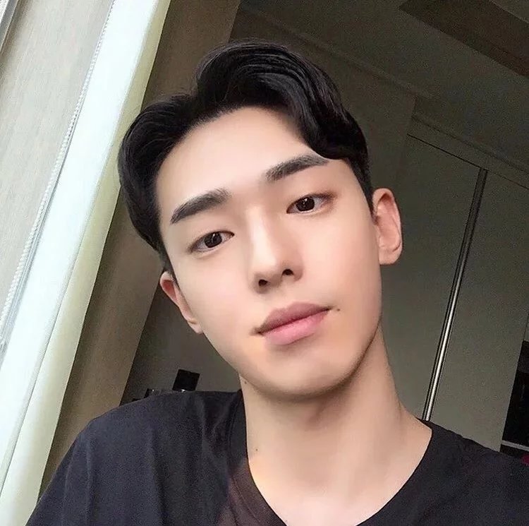 魏桦纨裕