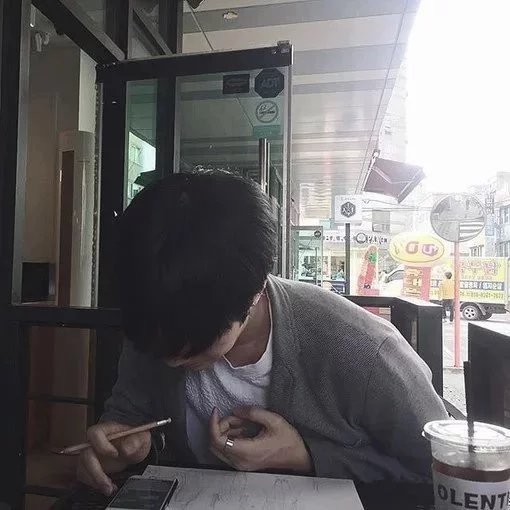 向娥震莉