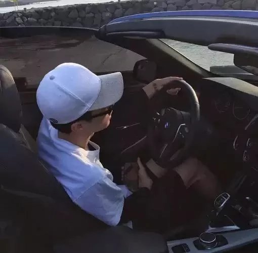 晏唯伯振